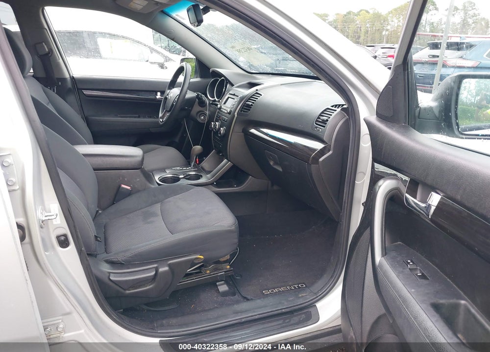 2012 KIA SORENTO LX VIN: 5XYKTCA64CG270836