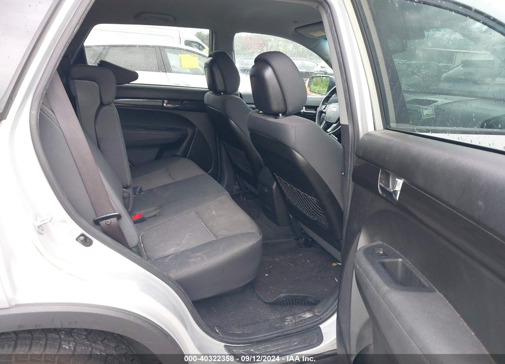 2012 KIA SORENTO LX VIN: 5XYKTCA64CG270836
