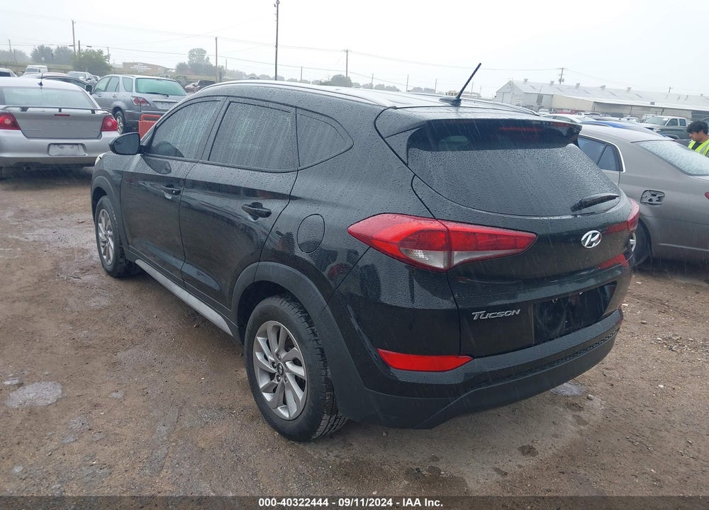 2017 HYUNDAI TUCSON SE VIN: KM8J33A44HU383794