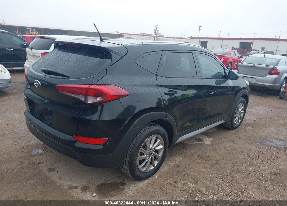 2017 HYUNDAI TUCSON SE VIN: KM8J33A44HU383794