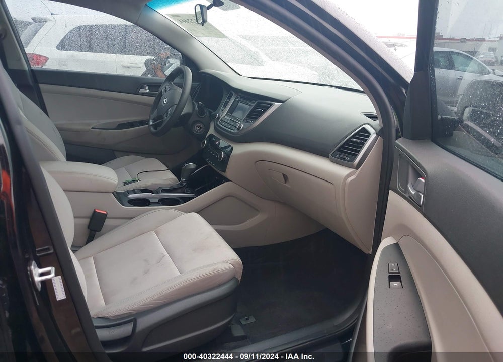 2017 HYUNDAI TUCSON SE VIN: KM8J33A44HU383794