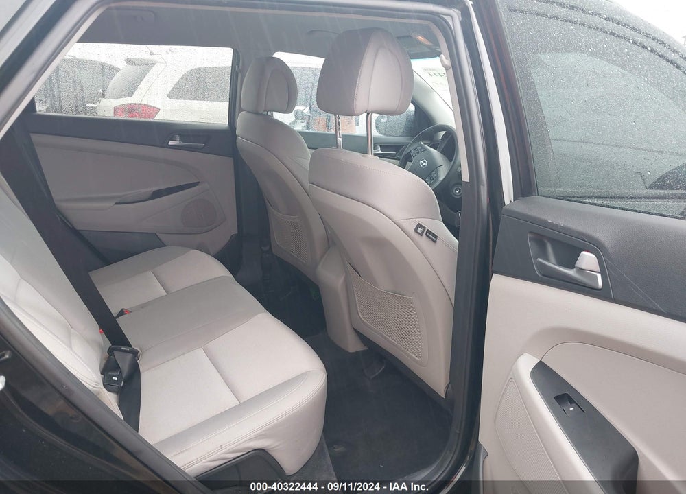 2017 HYUNDAI TUCSON SE VIN: KM8J33A44HU383794