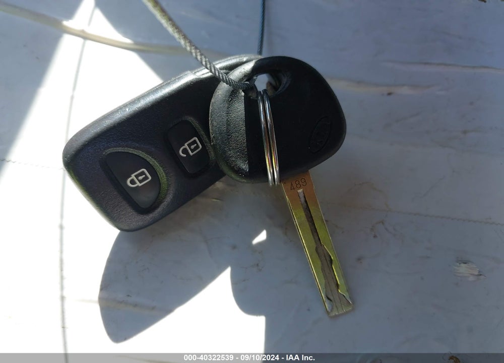 2011 KIA SORENTO LX VIN: 5XYKT3A16BG162897