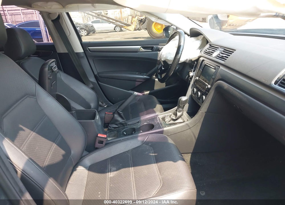 2017 VOLKSWAGEN PASSAT 1.8T R-LINE VIN: 1VWDT7A34HC042236