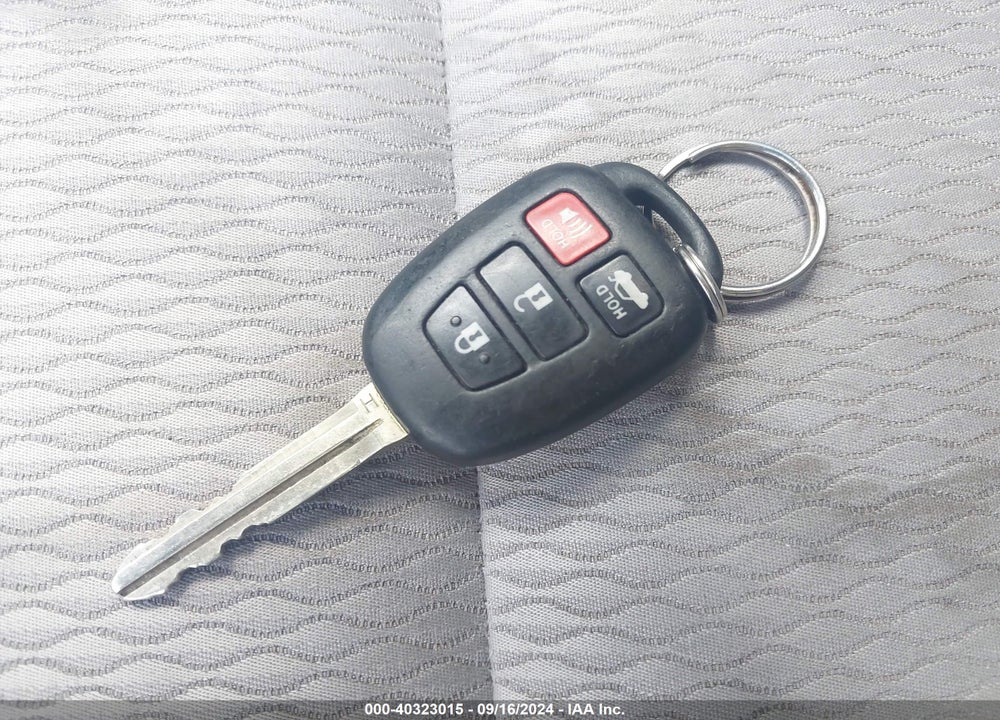 2015 TOYOTA COROLLA LE VIN: 2T1BURHE0FC328390