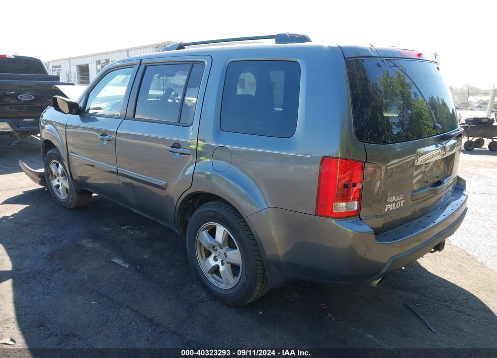 2011 HONDA PILOT EX-L VIN: 5FNYF3H55BB029324