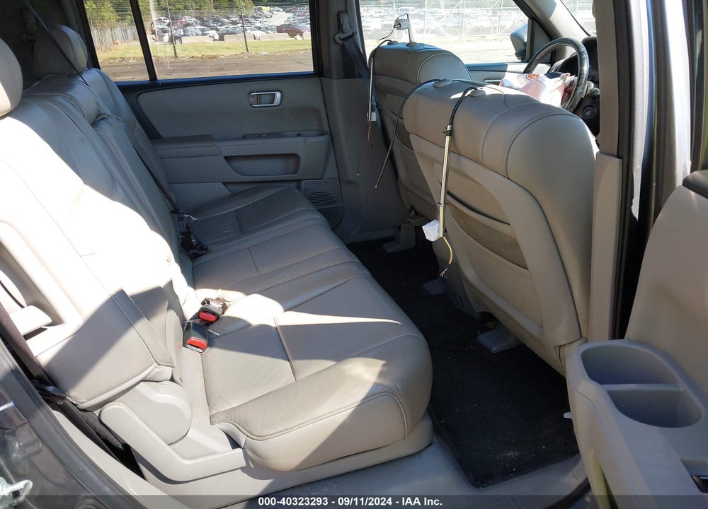 2011 HONDA PILOT EX-L VIN: 5FNYF3H55BB029324