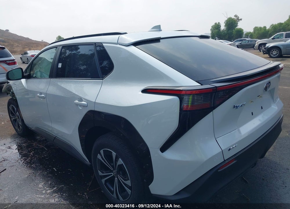2024 TOYOTA BZ4X XLE VIN: JTMAAAAA8RA032880