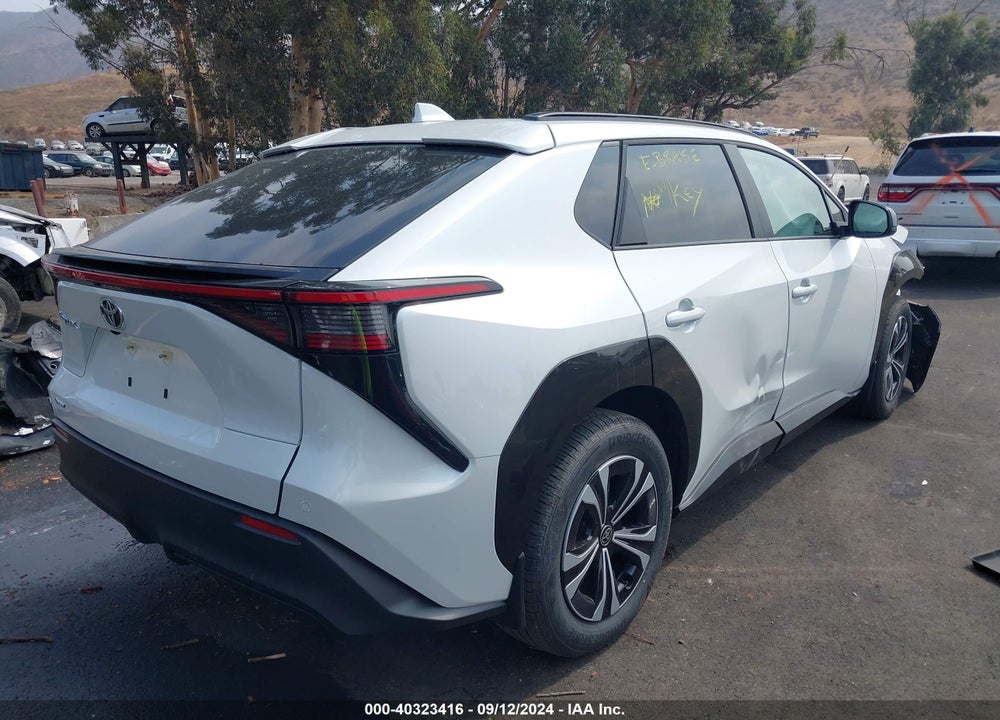 2024 TOYOTA BZ4X XLE VIN: JTMAAAAA8RA032880
