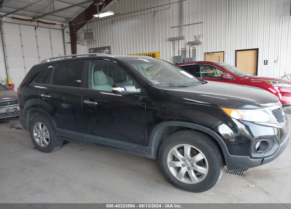 2013 KIA SORENTO LX VIN: 5XYKT4A66DG323737
