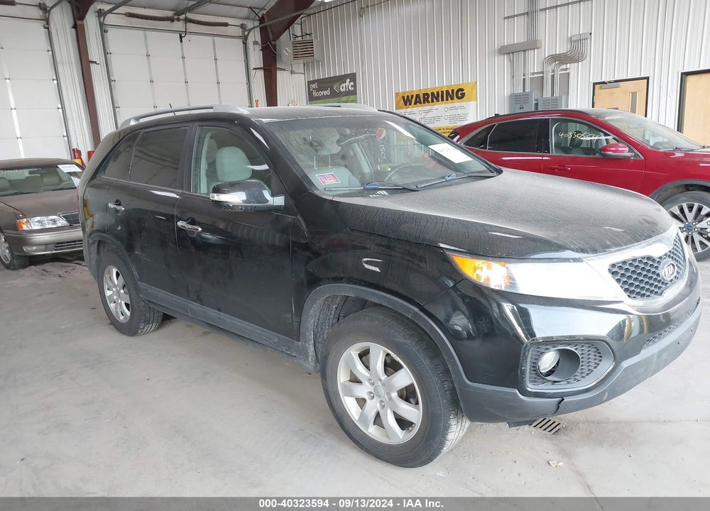 2013 KIA SORENTO LX VIN: 5XYKT4A66DG323737