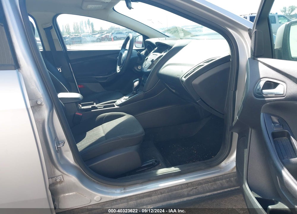 2015 FORD FOCUS SE VIN: 1FADP3F20FL204088