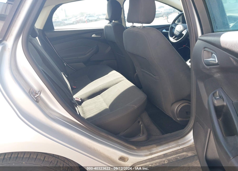 2015 FORD FOCUS SE VIN: 1FADP3F20FL204088