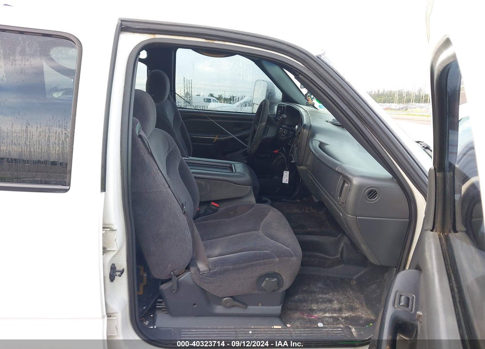 2001 CHEVROLET SILVERADO 2500HD VIN: 1GCHC23U21F122653