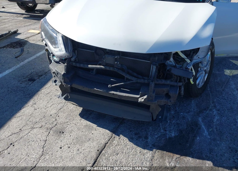 2018 NISSAN ROGUE SV VIN: KNMAT2MV0JP593848