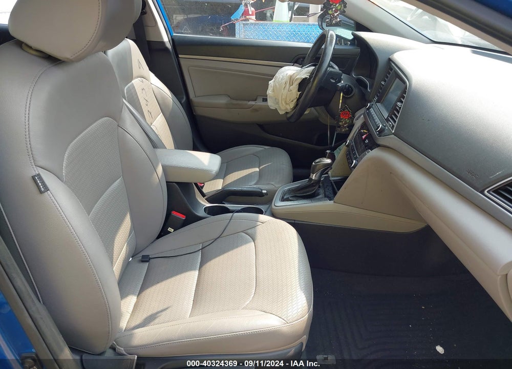 2017 HYUNDAI ELANTRA VIN: KMHD84LF3HU268364