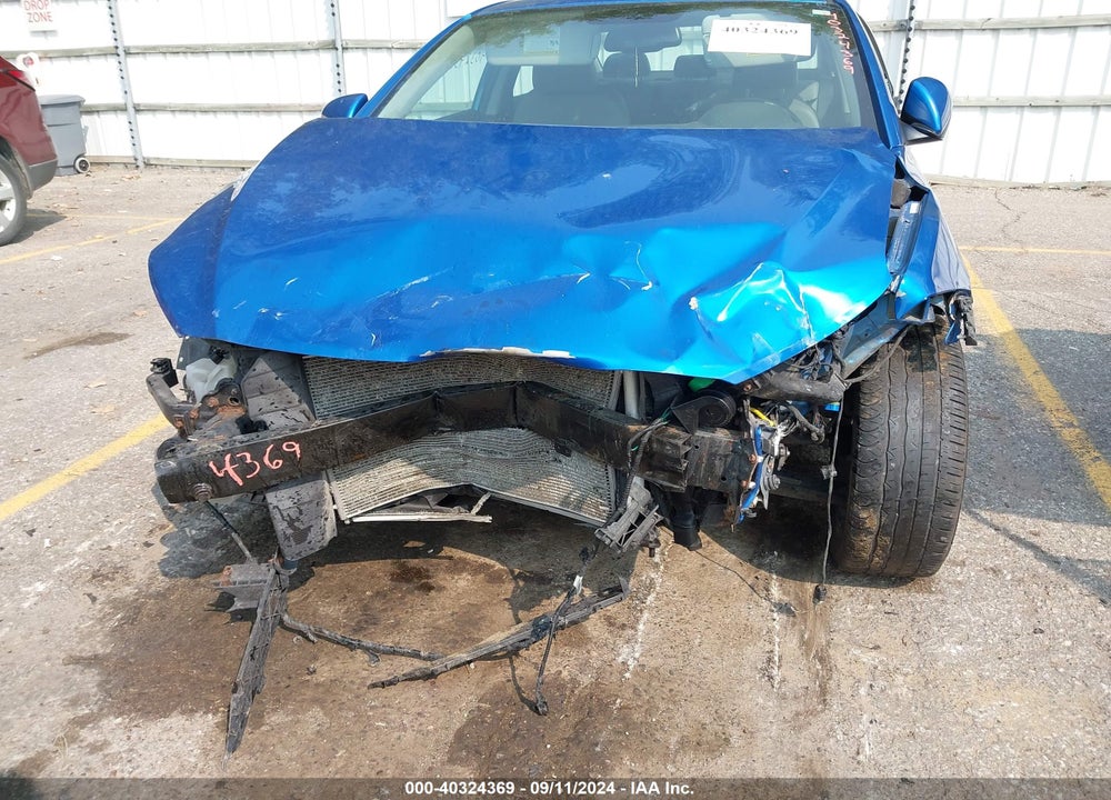 2017 HYUNDAI ELANTRA VIN: KMHD84LF3HU268364