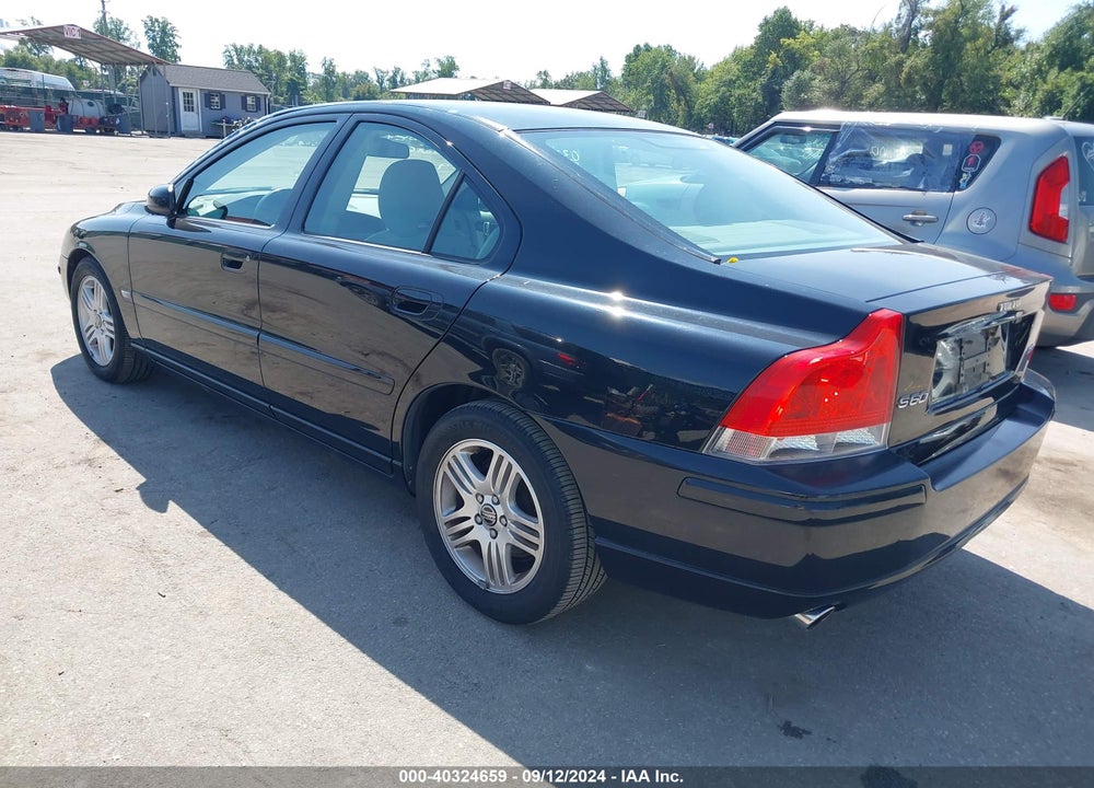 2005 VOLVO S60 2.5T VIN: YV1RS592052457660