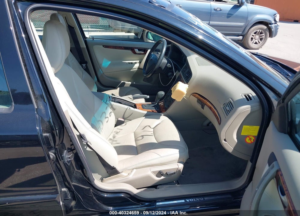 2005 VOLVO S60 2.5T VIN: YV1RS592052457660