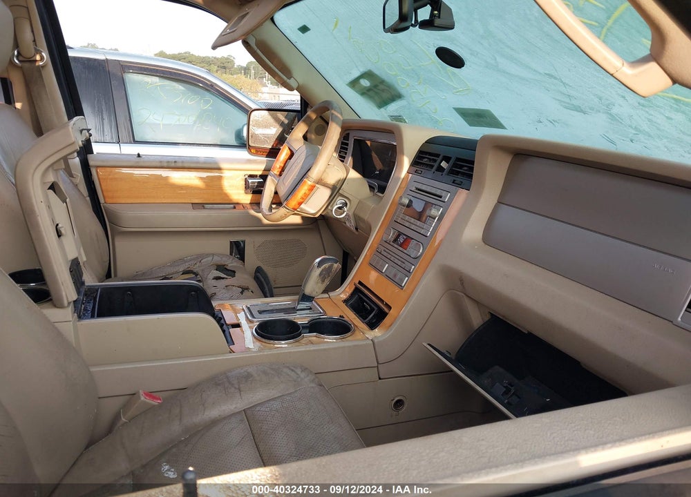 2008 LINCOLN NAVIGATOR VIN: 5LMFU27588LJ10132