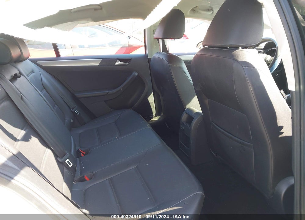 2018 VOLKSWAGEN JETTA VIN: 3VWDB7AJ6JM205930