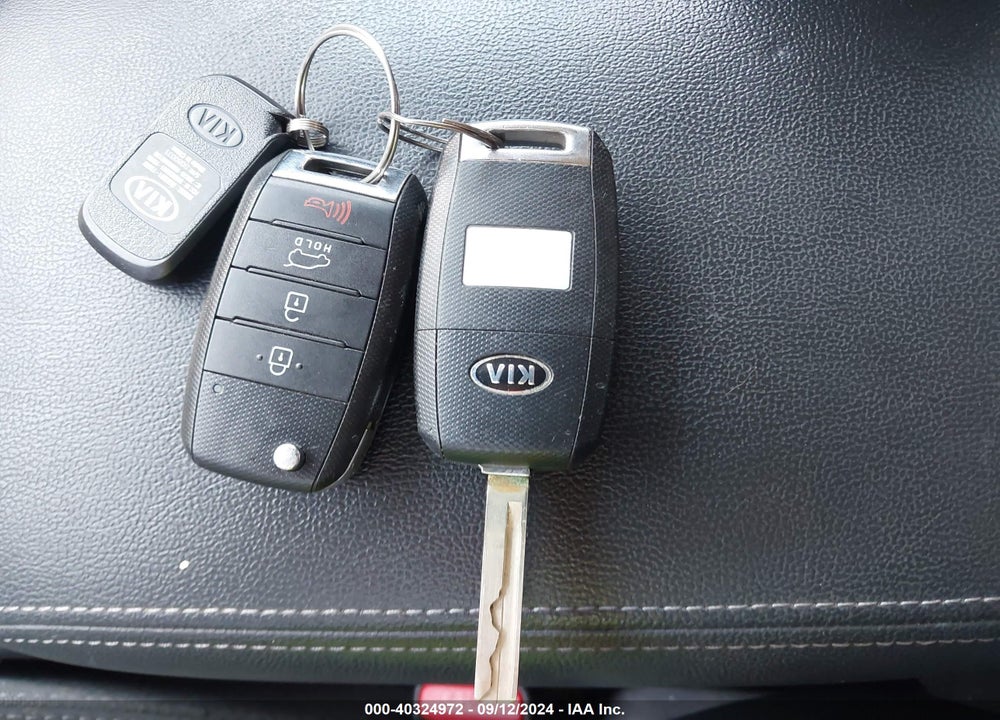 2016 KIA SORENTO 2.4L LX VIN: 5XYPGDA3XGG136635