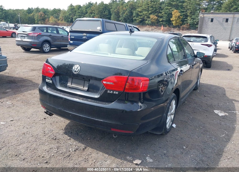 2012 VOLKSWAGEN JETTA 2.5L SE VIN: 3VWBP7AJ4CM319985
