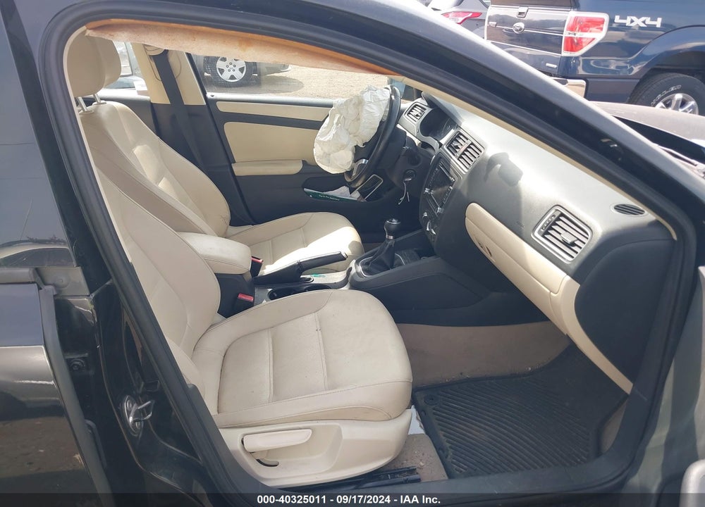 2012 VOLKSWAGEN JETTA 2.5L SE VIN: 3VWBP7AJ4CM319985