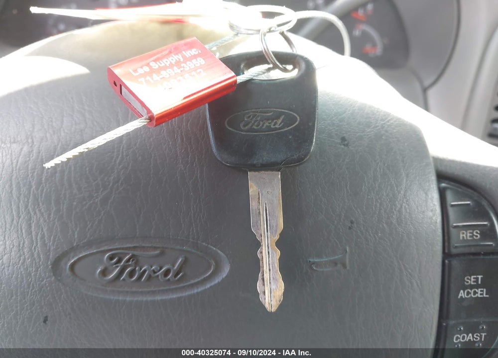 2002 FORD EXPEDITION XLT VIN: 1FMPU16L32LA52374