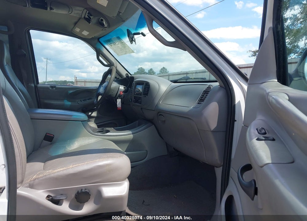 2002 FORD EXPEDITION XLT VIN: 1FMPU16L32LA52374