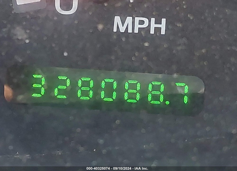 2002 FORD EXPEDITION XLT VIN: 1FMPU16L32LA52374