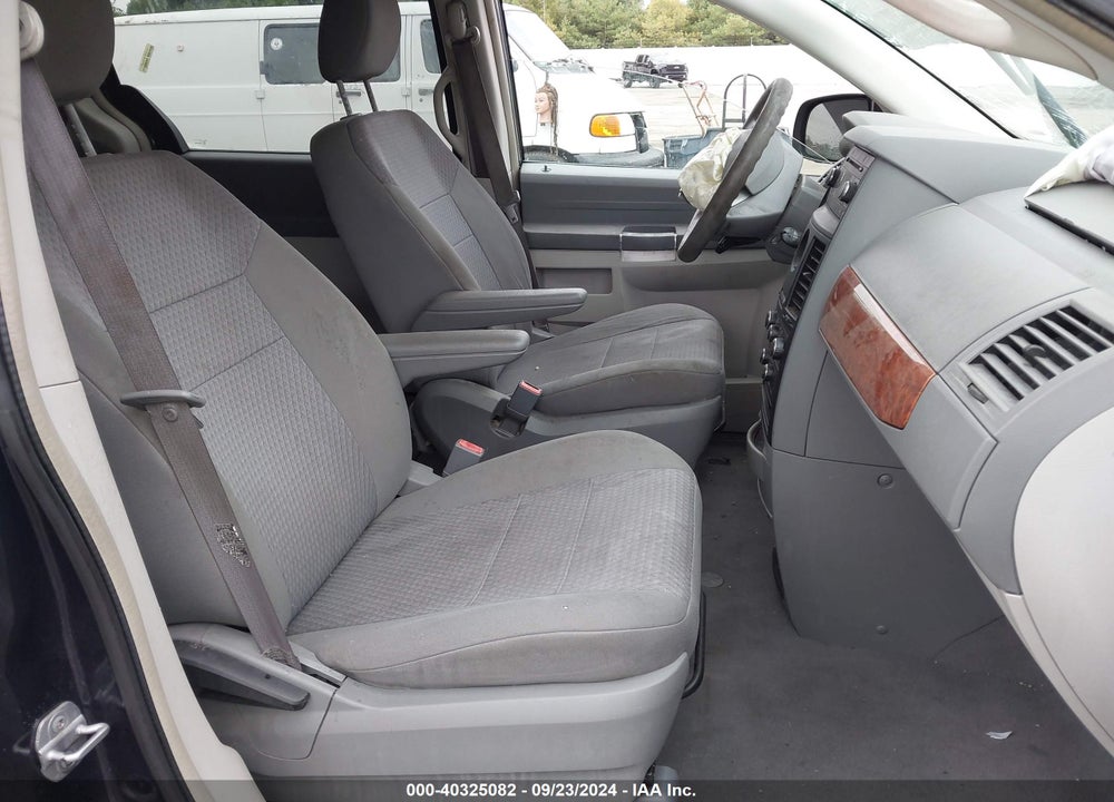2008 CHRYSLER TOWN & COUNTRY LX VIN: 2A8HR44H38R667896