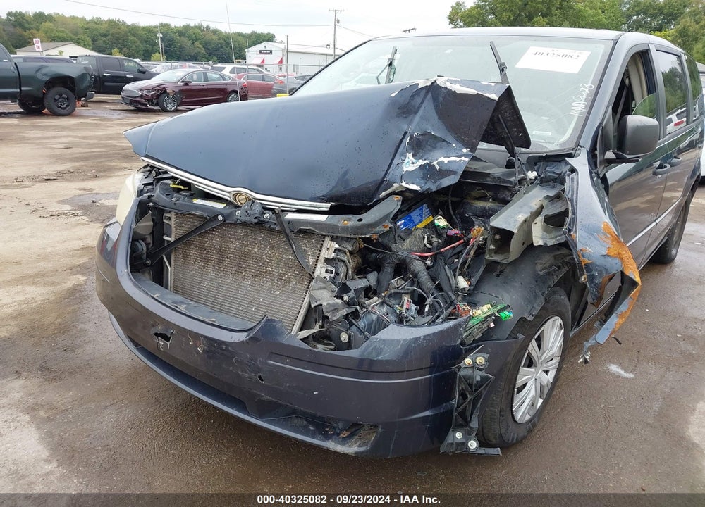 2008 CHRYSLER TOWN & COUNTRY LX VIN: 2A8HR44H38R667896