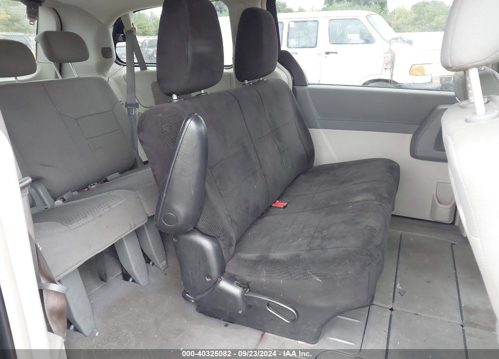 2008 CHRYSLER TOWN & COUNTRY LX VIN: 2A8HR44H38R667896