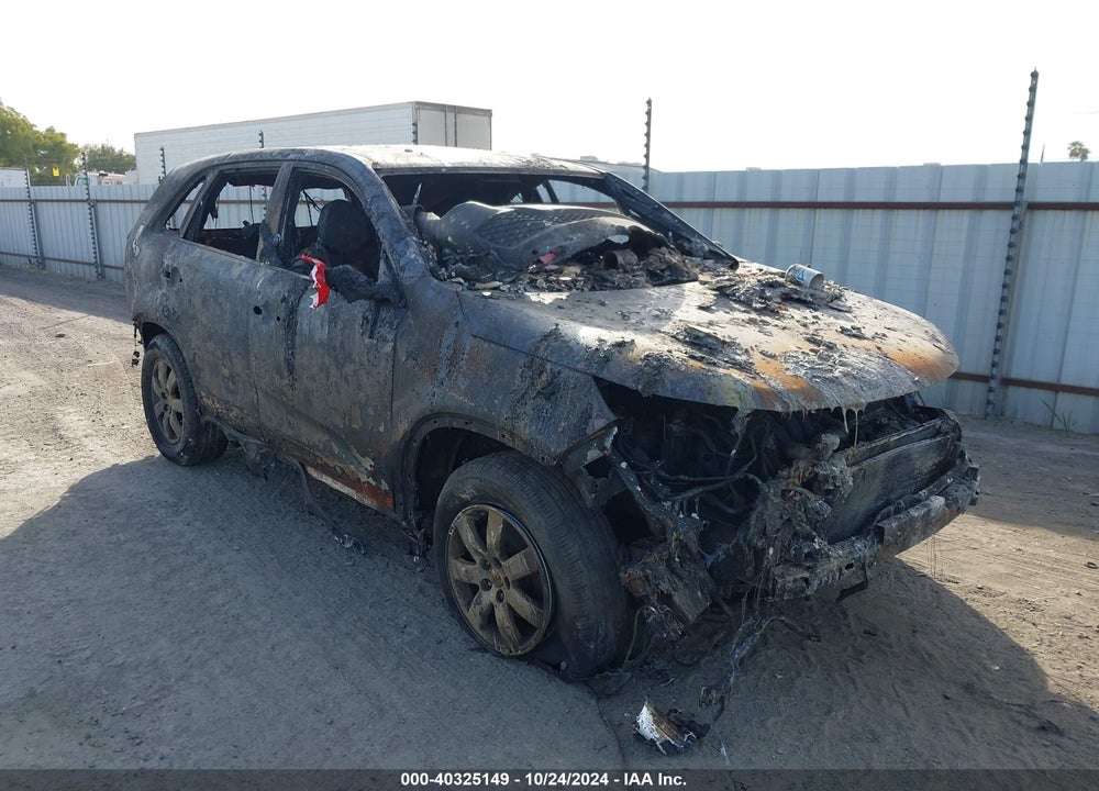 2013 KIA SORENTO LX VIN: 5XYKT3A14DG410776