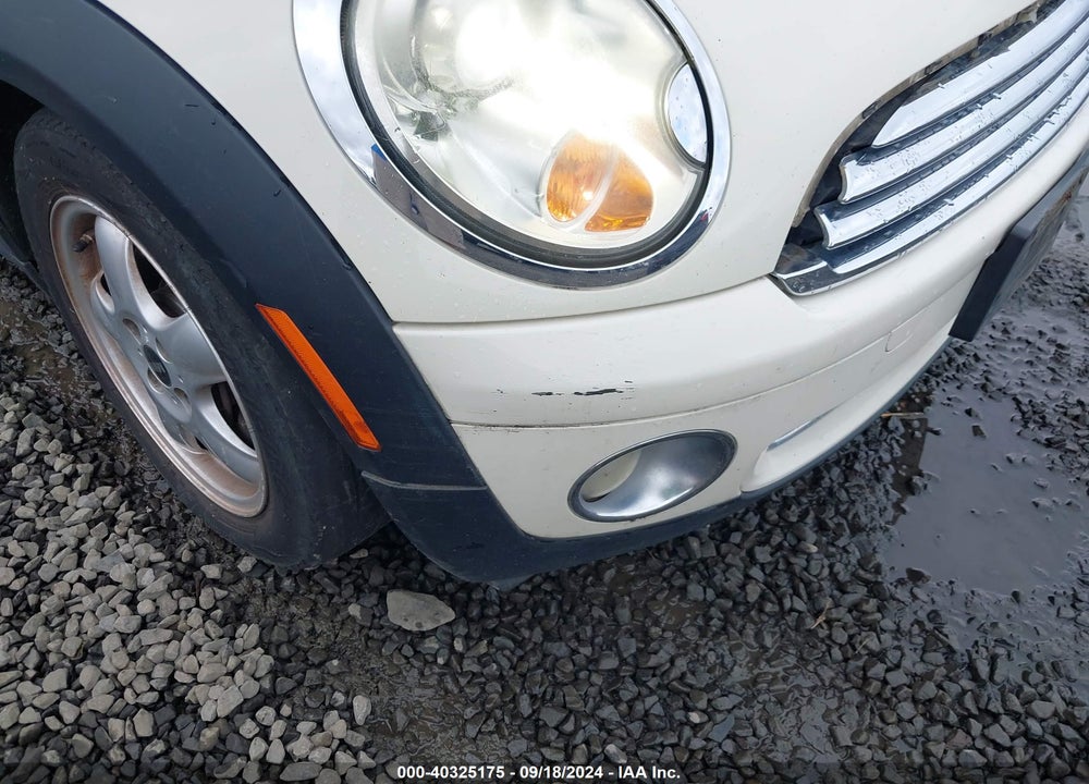 2009 MINI COOPER CLUBMAN VIN: WMWML33549TN69279