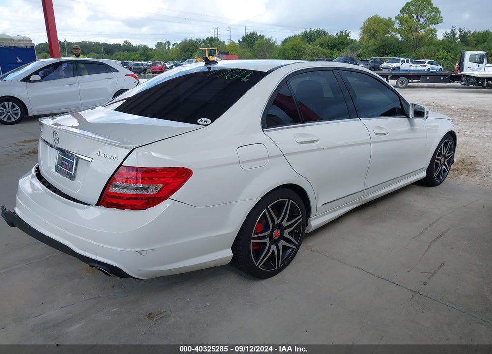 2013 MERCEDES-BENZ C 300 LUXURY 4MATIC/SPORT 4MATIC VIN: WDDGF8AB9DG077013