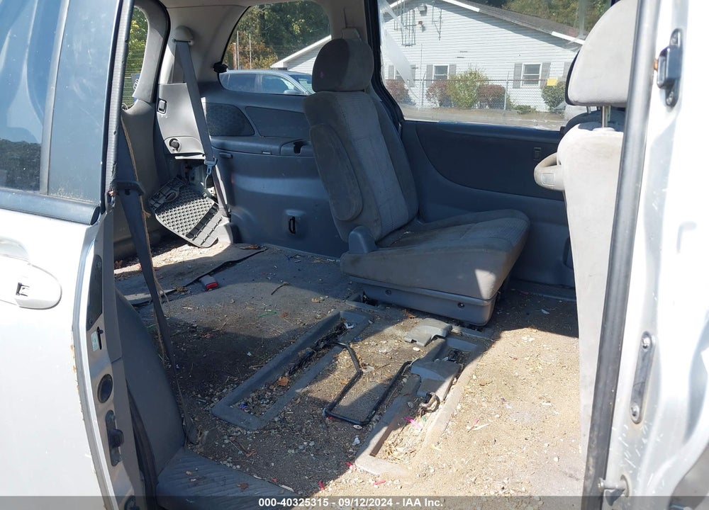 2005 MAZDA MPV LX-SV VIN: JM3LW28A450550319