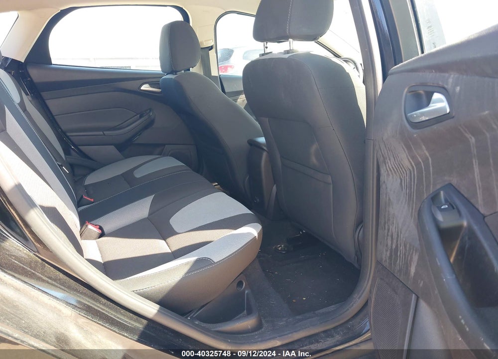 2014 FORD FOCUS SE VIN: 1FADP3K26EL453385