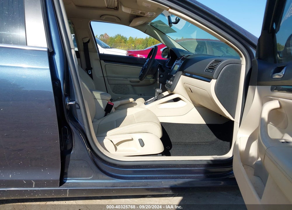 2010 VOLKSWAGEN JETTA SE VIN: 3VWRX7AJXAM032548