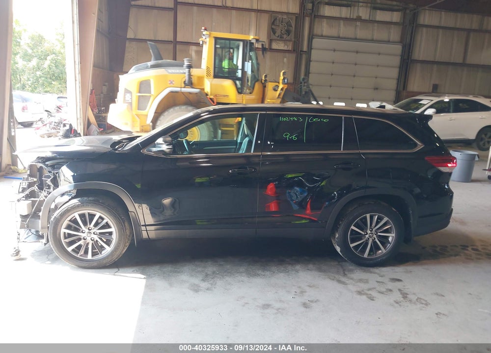 2019 TOYOTA HIGHLANDER XLE VIN: 5TDJZRFH5KS578820