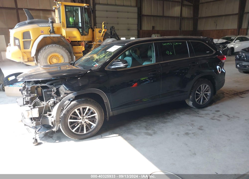 2019 TOYOTA HIGHLANDER XLE VIN: 5TDJZRFH5KS578820