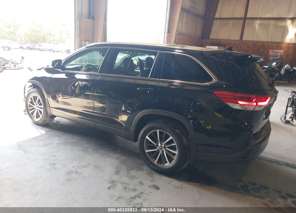 2019 TOYOTA HIGHLANDER XLE VIN: 5TDJZRFH5KS578820