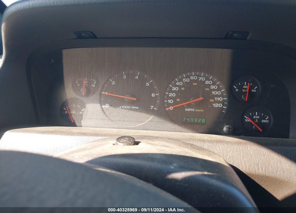 2000 JEEP GRAND CHEROKEE VIN: 1J4GW48S1YC215076