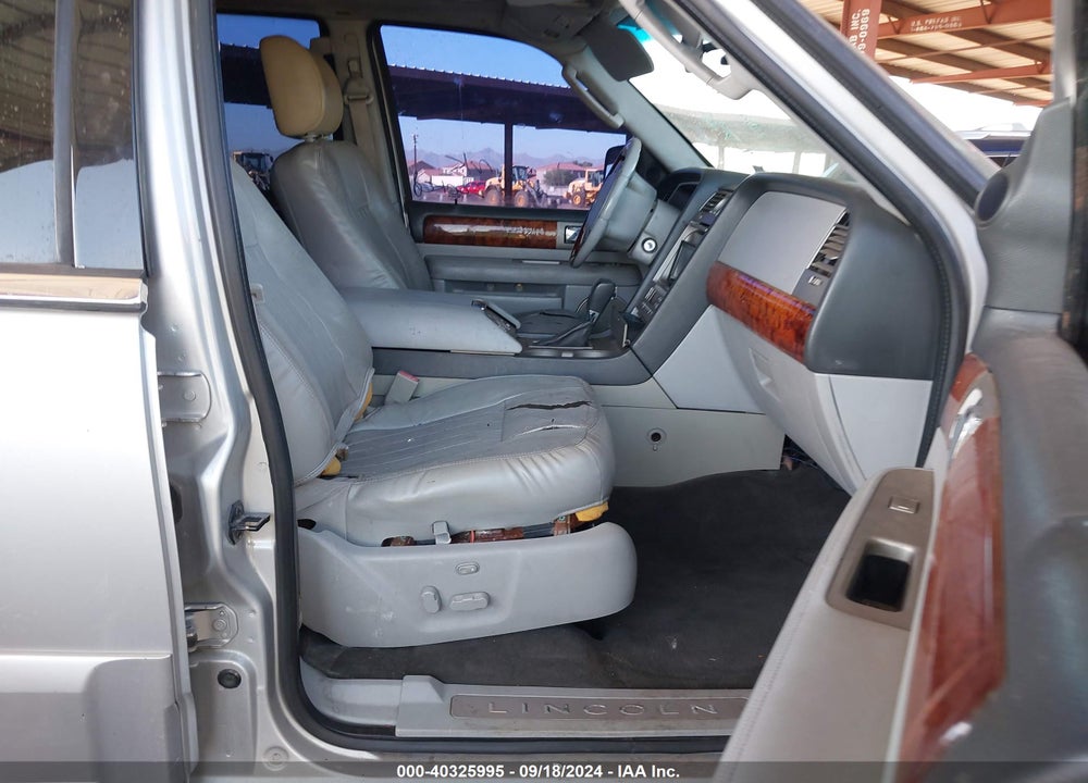 2004 LINCOLN NAVIGATOR VIN: 5LMFU27R34LJ01710