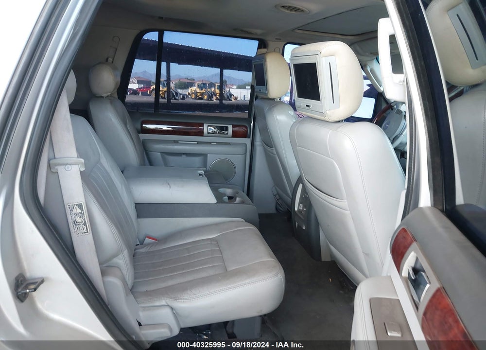 2004 LINCOLN NAVIGATOR VIN: 5LMFU27R34LJ01710