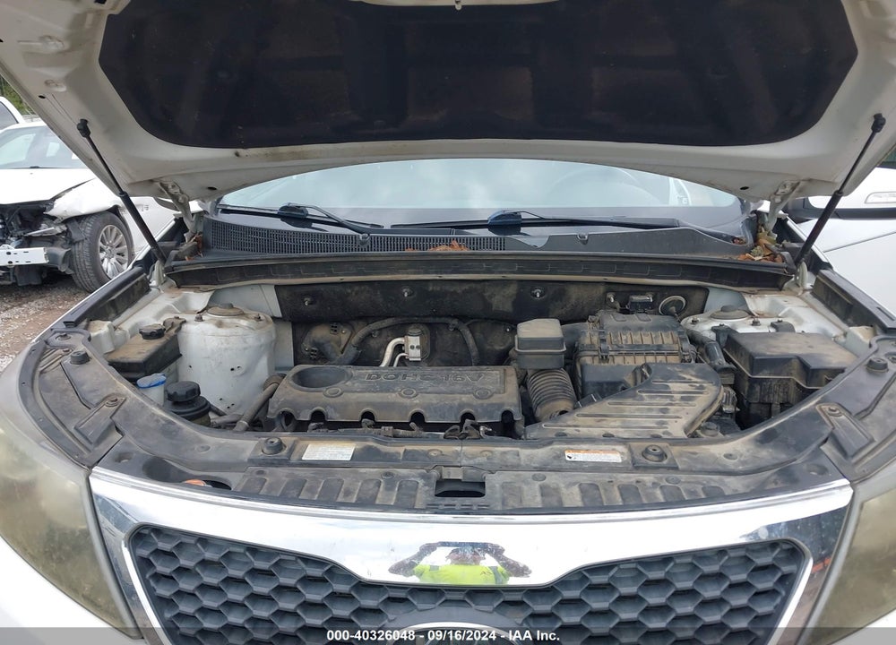 2011 KIA SORENTO LX VIN: 5XYKT3A12BG163237