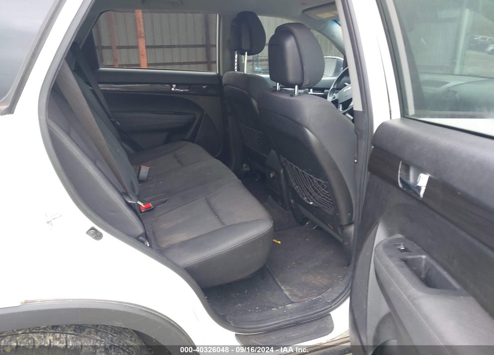 2011 KIA SORENTO LX VIN: 5XYKT3A12BG163237