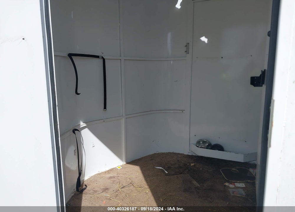 2010 TRAILS WEST MANUFACT HORSE TRAILER VIN: 49SB7182XAP034545