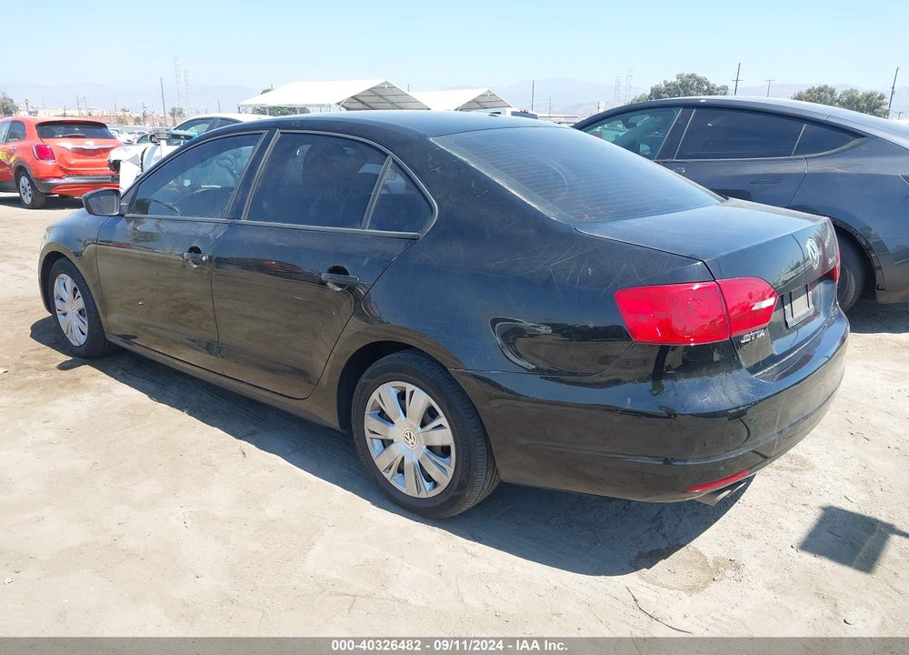 2011 VOLKSWAGEN JETTA 2.0L S VIN: 3VW2K7AJ8BM010596